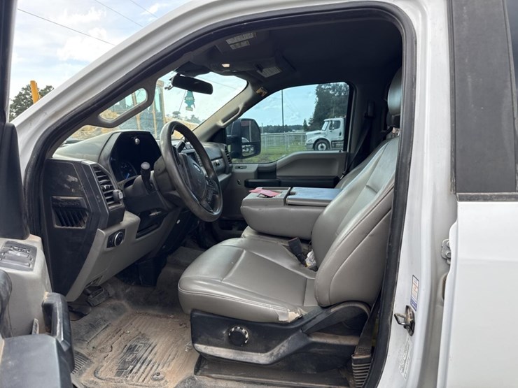 2020-ford-f550-image-39