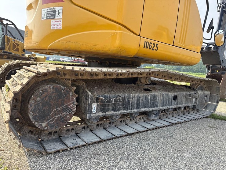 2022-deere-135g-image-14