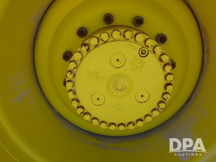 2020-john-deere-f4365-image-58