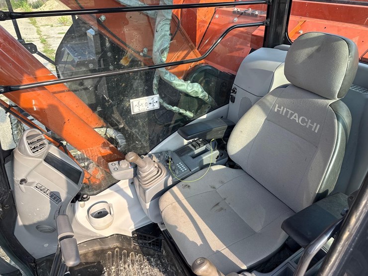 2021-hitachi-zx225usrk-image-24