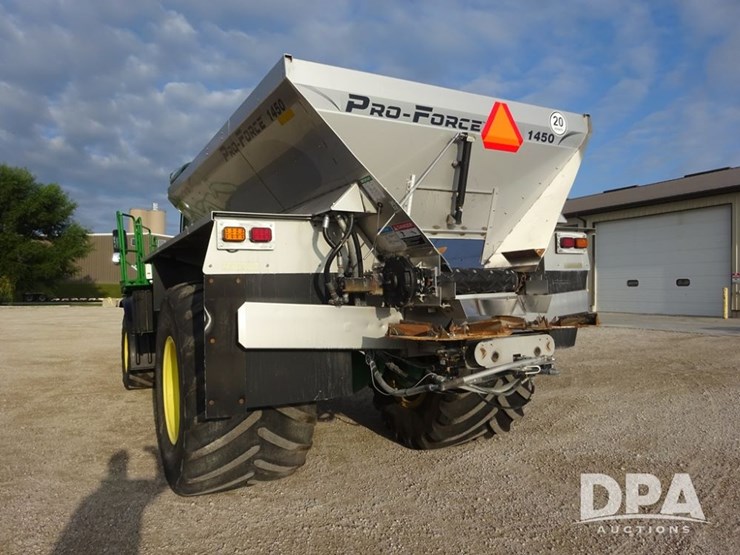 2019-john-deere-f4365-image-25