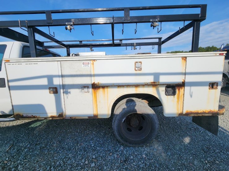 2006-ford-f550-image-22