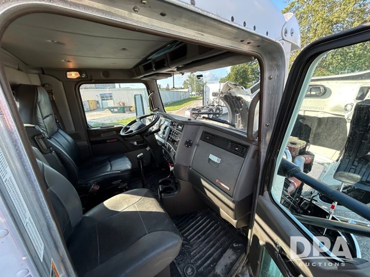2013-kenworth-day-cab-truck-(pz13878,-unit-128)-image-7