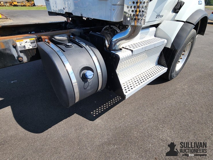 2016-kenworth-t880-image-18