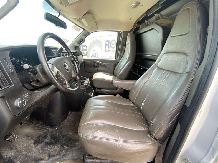 2019-chevrolet-express-2500-image-12