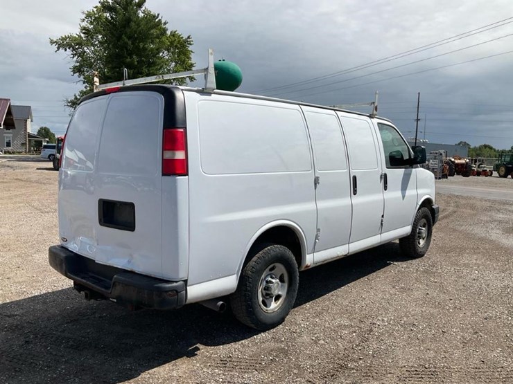 2013-chevrolet-express-g2500-image-5
