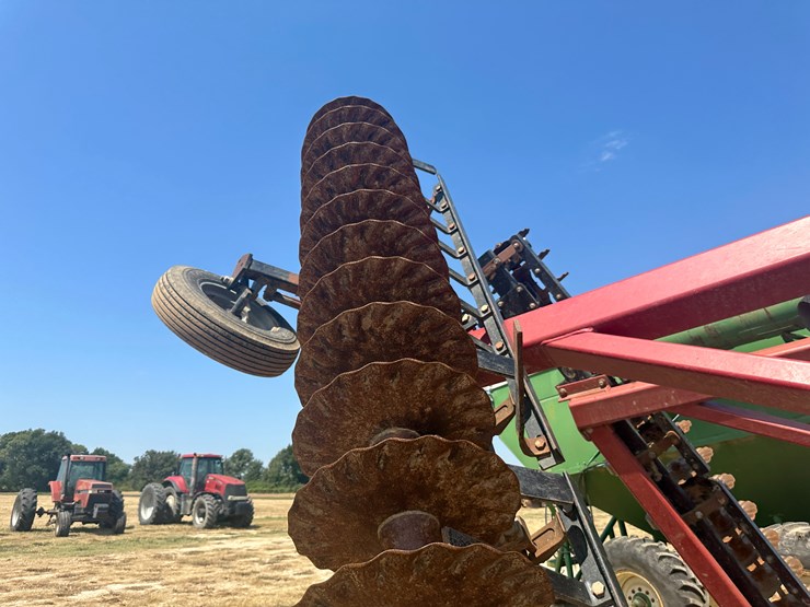 case-ih-330-image-40