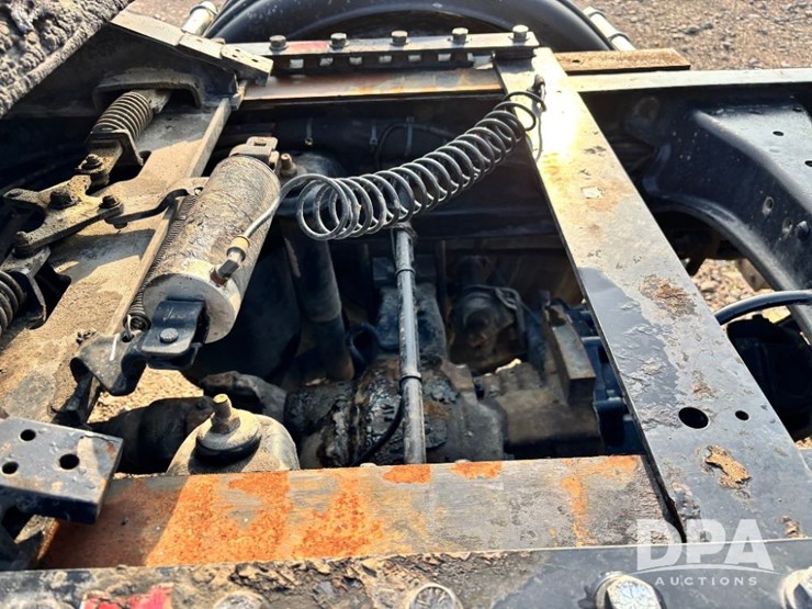 2019-peterbilt-567-image-46