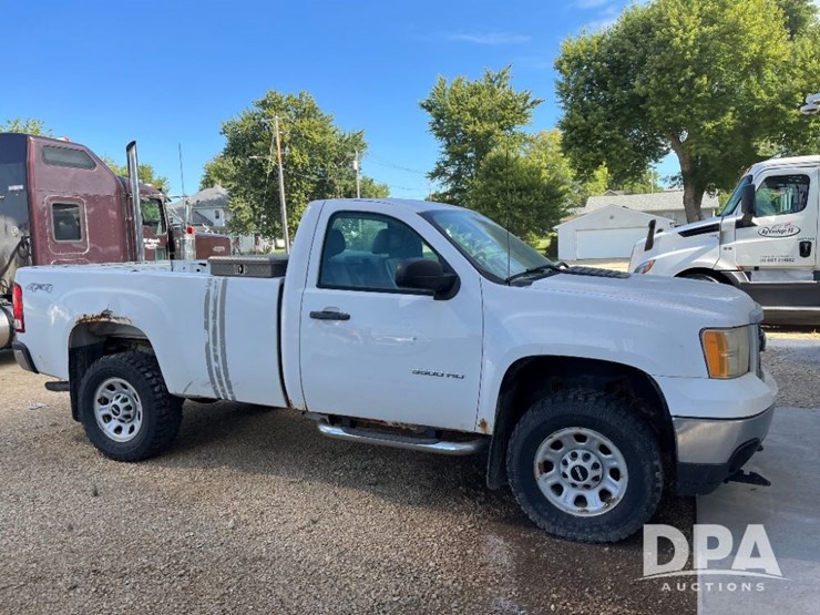 2012-gmc-3500hd-image-4