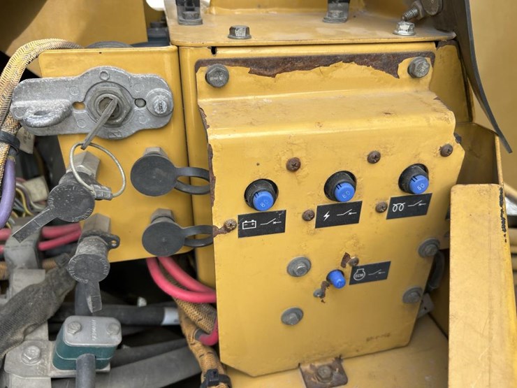 caterpillar-cb54-image-40