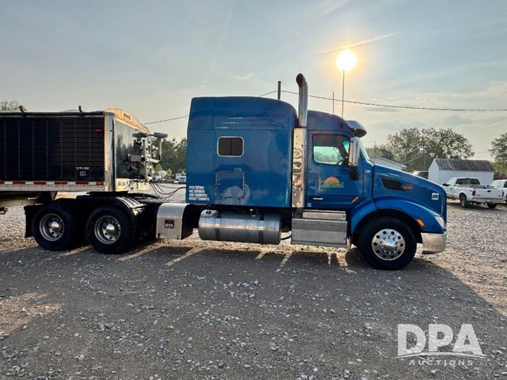 2015-peterbilt-579-image-7