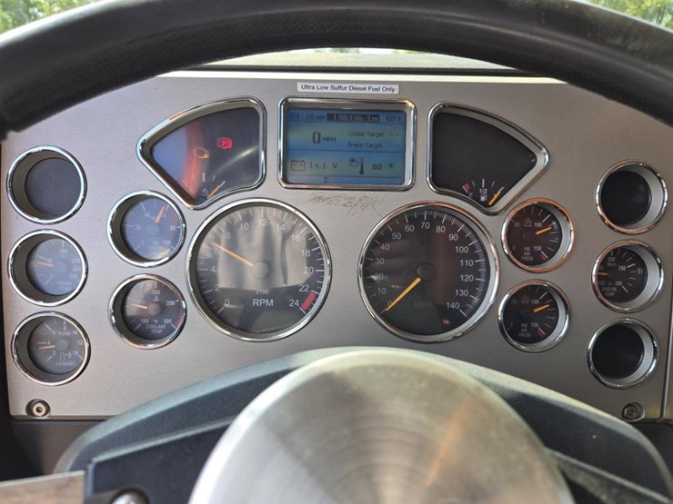 2015-mack-granite-gu813-image-97