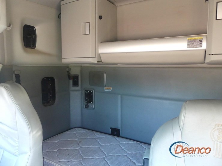 2016-kenworth-t680-image-17