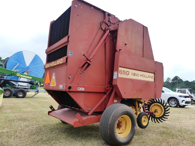 new-holland-650-image-3