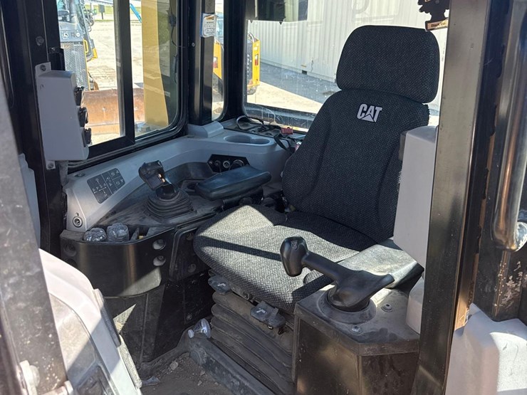 caterpillar-d6t-xw-image-20
