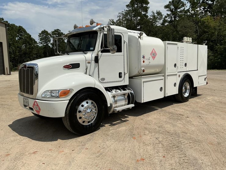 2020-peterbilt-337-image-1