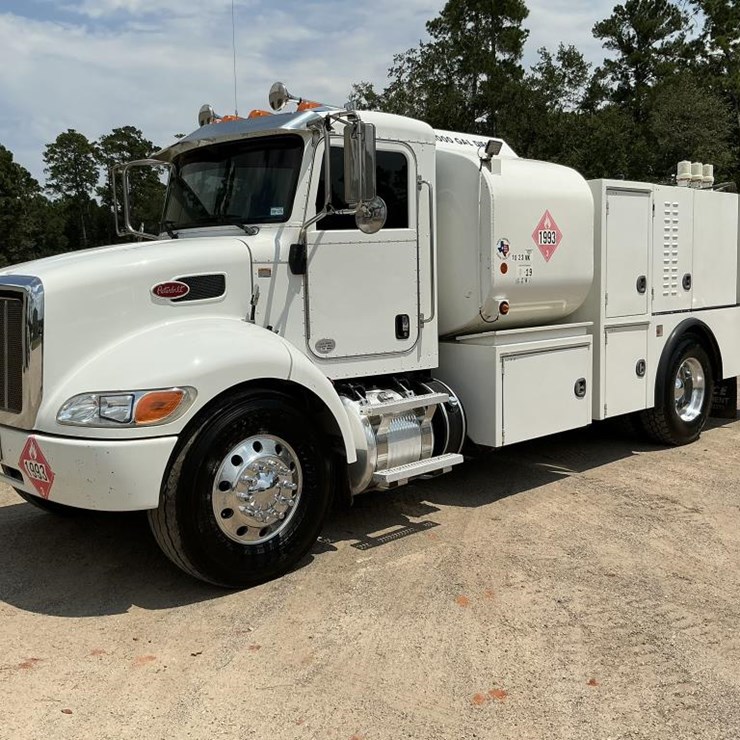 2020 PETERBILT 337
