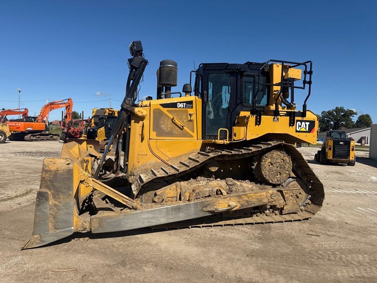 caterpillar-d6t-xw-image-1