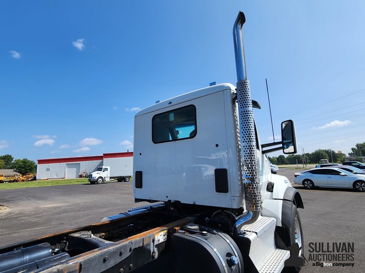 2016-kenworth-t880-image-17