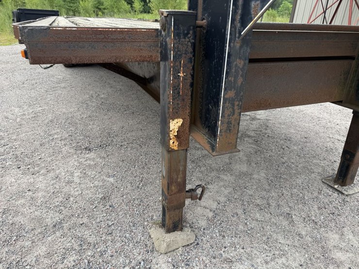 #1083-•-2001-delta-tandem-axle-gooseneck-trailer-image-13