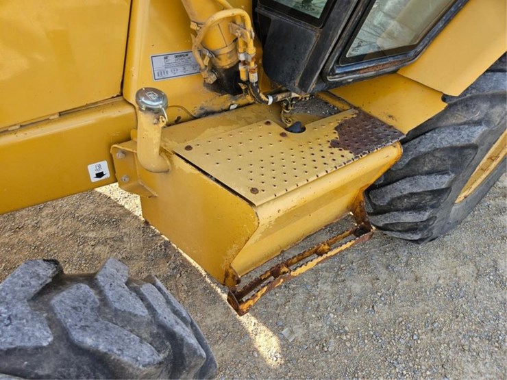 caterpillar-430d-image-15