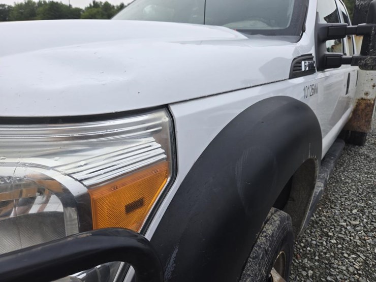 2011-ford-f550-image-15