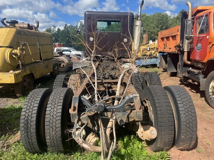 #2686-•-1990-marmon-motor-co-day-cab-truck-tractor-image-5