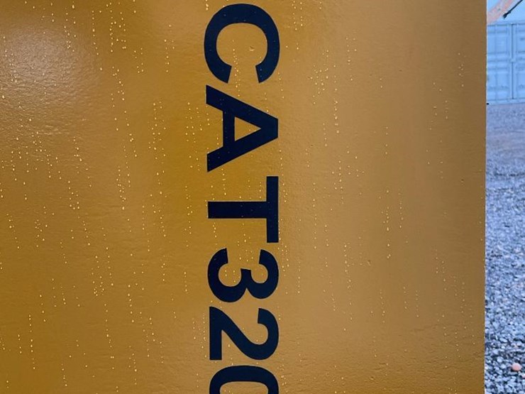 caterpillar-320-image-3