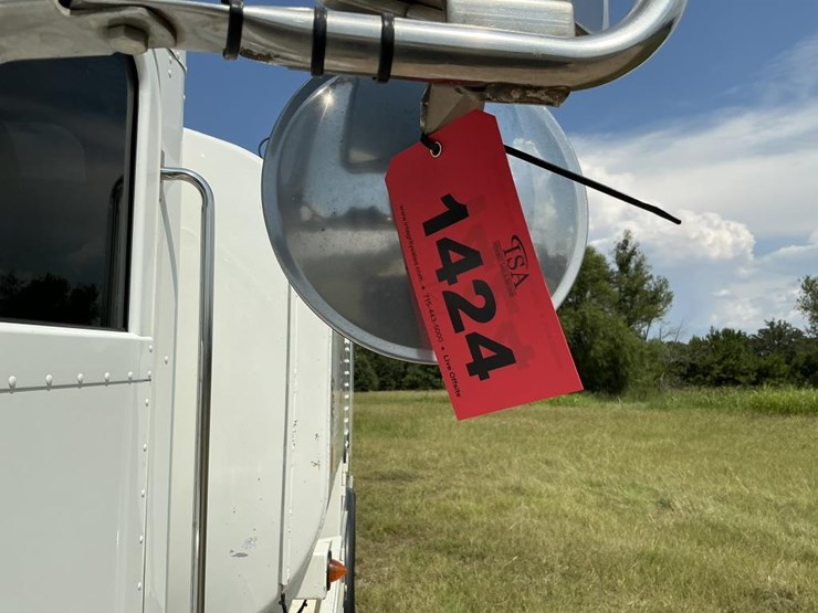 2020-peterbilt-337-image-42
