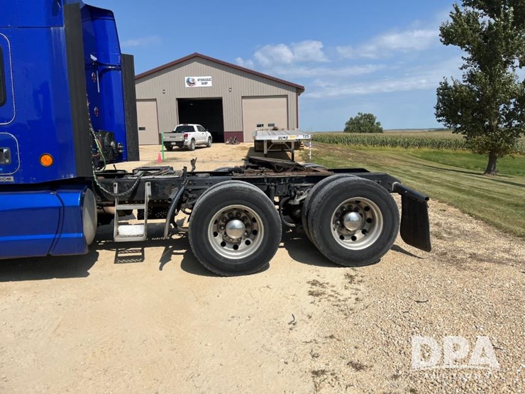 2013-kenworth-t660-image-17