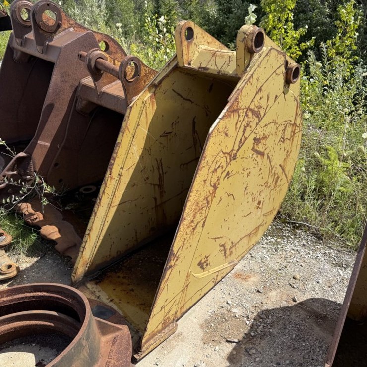 #2532 • Approx 22“ Trenching Bucket