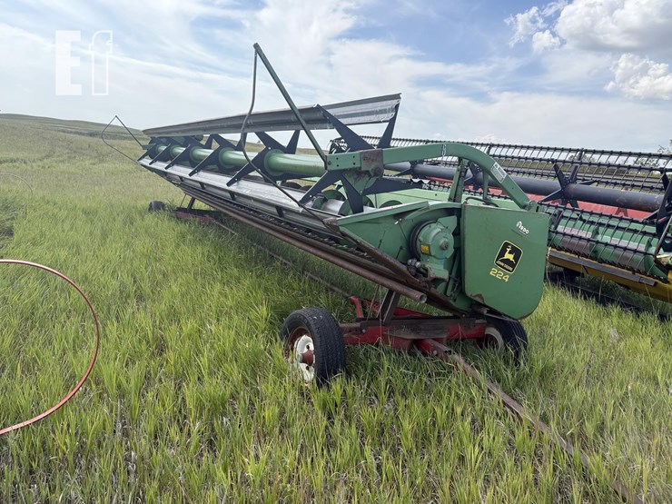 john-deere-224-image-1
