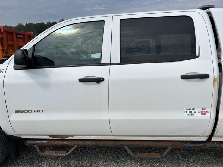 2015-chevrolet-2500hd-image-13