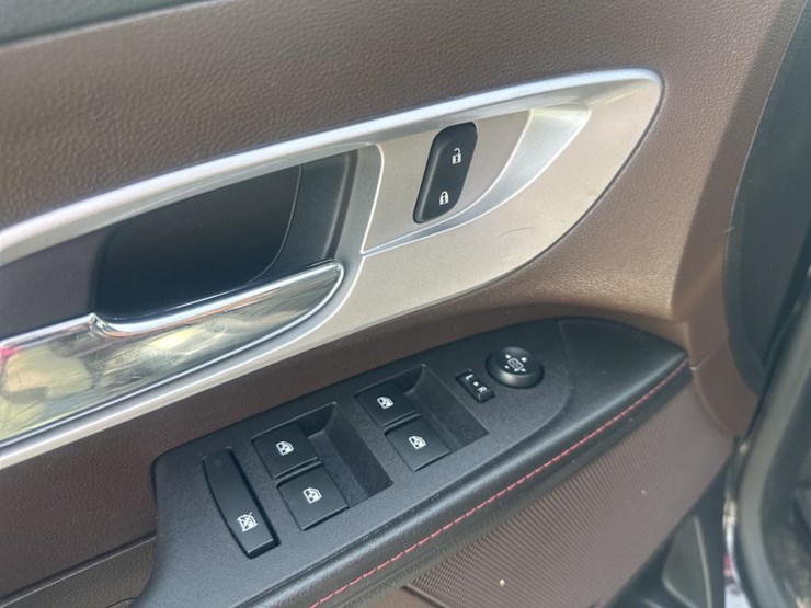 2015-chevrolet-equinox-image-25