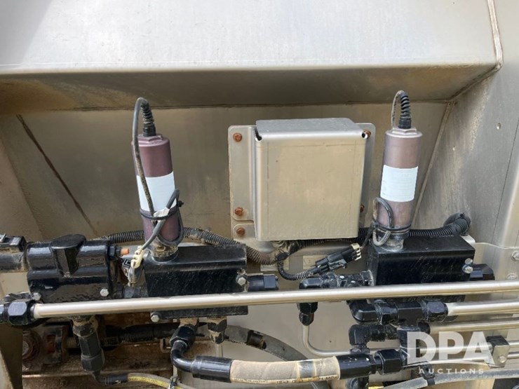 2019-john-deere-485-image-13