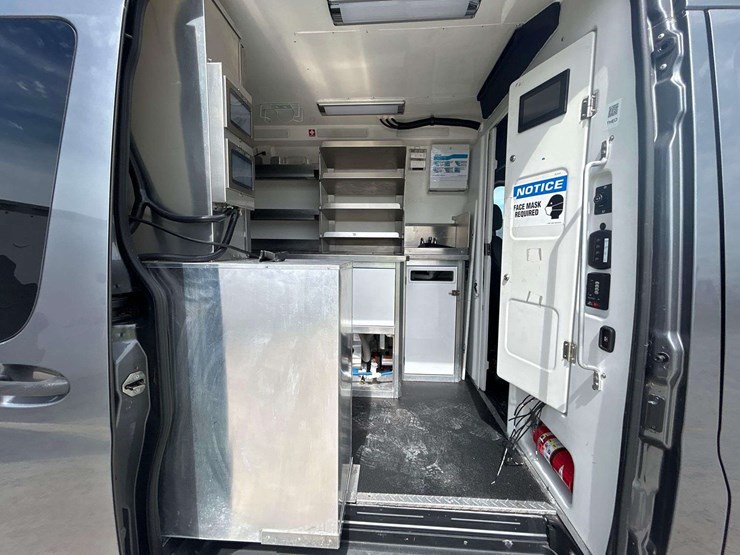 2022-mercedes-benz-sprinter-4500-image-19