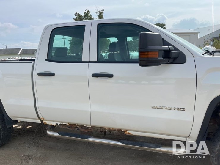 2015-gmc-2500-image-29
