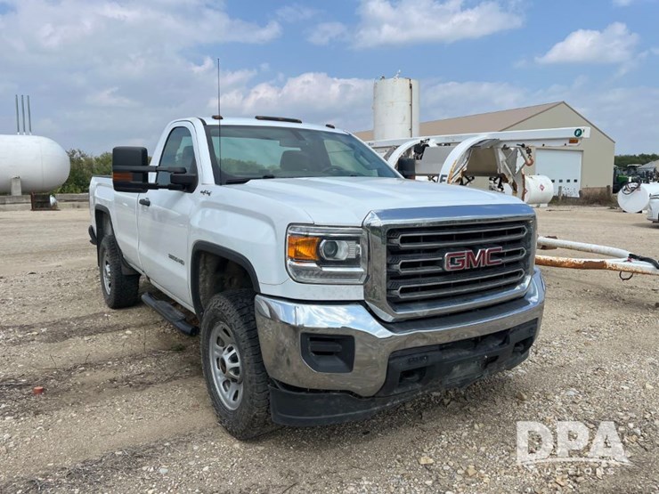 2017-gmc-3500-image-3