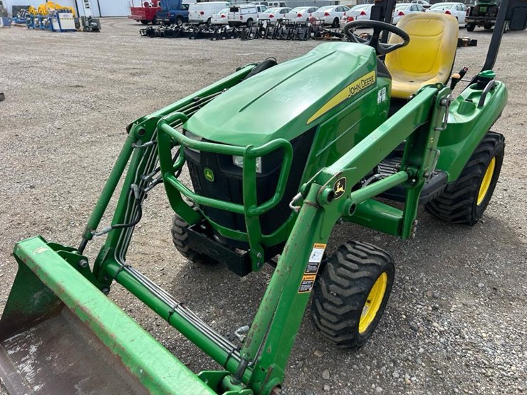 2020-john-deere-1023e-image-12