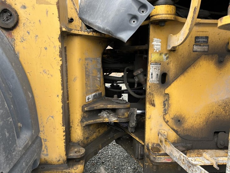 2014-deere-824k-image-35