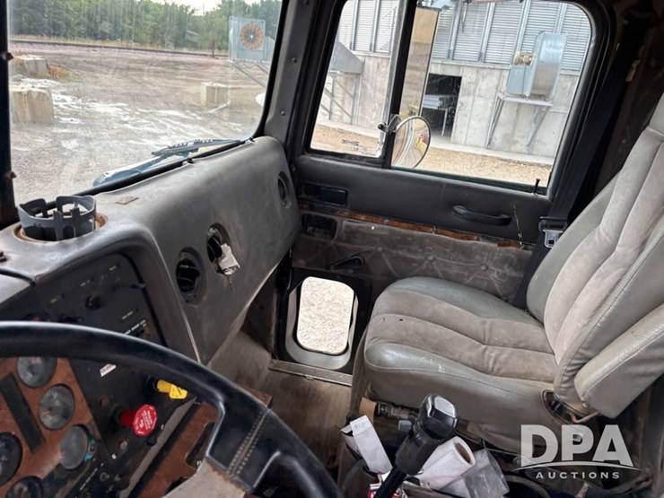1995-ihc-9400-dry-tender-truck-(pz13881)-image-67