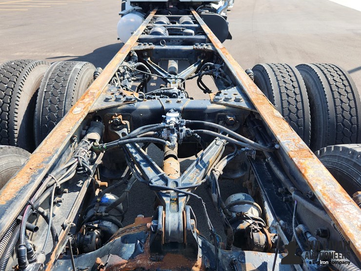 2016-kenworth-t880-image-11