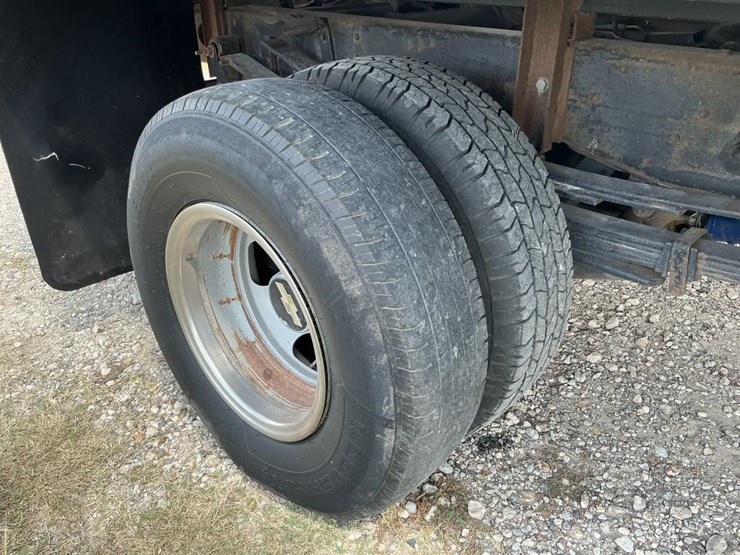 2007-chevrolet-3500-image-32