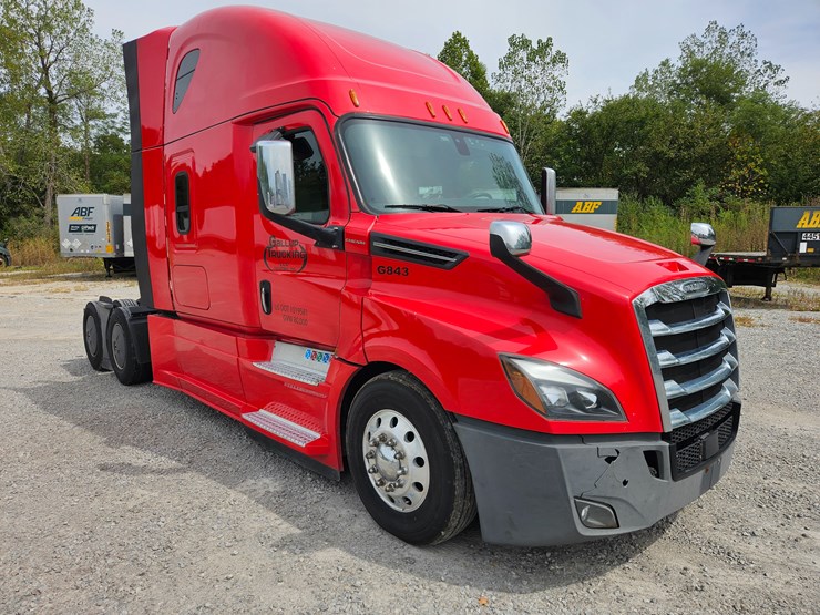 2019-freightliner-cascadia-126-image-27