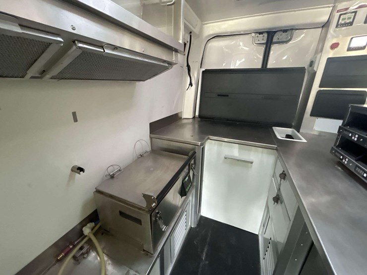 2022-mercedes-benz-sprinter-4500-image-27