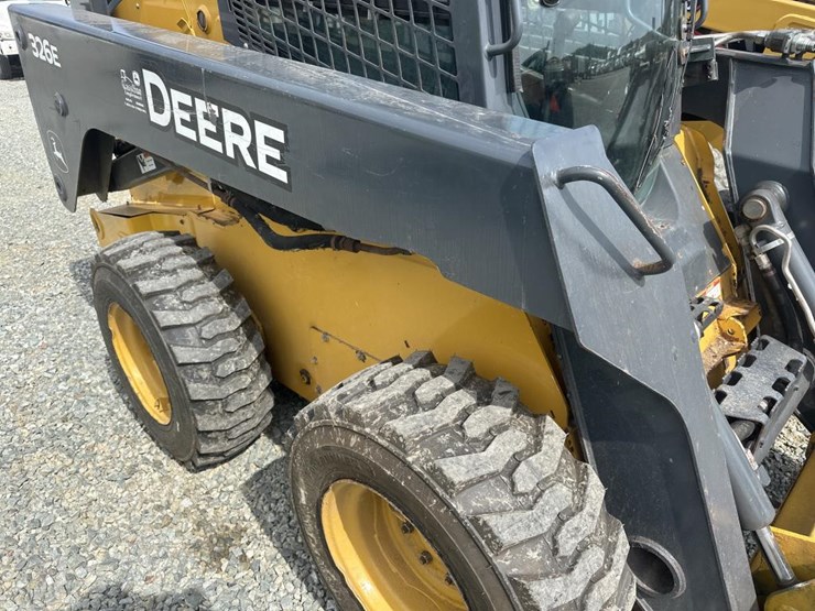 2014-deere-326e-image-19