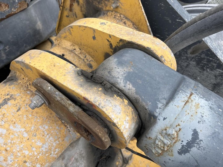 2014-deere-824k-image-23