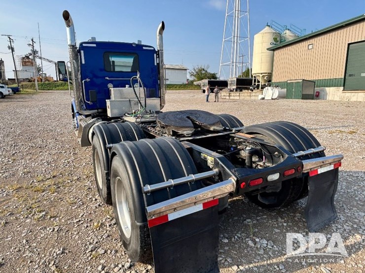 2019-peterbilt-567-image-14