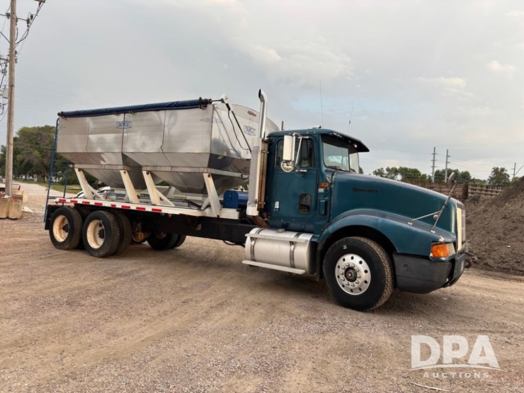 1995-ihc-9400-dry-tender-truck-(pz13881)-image-2