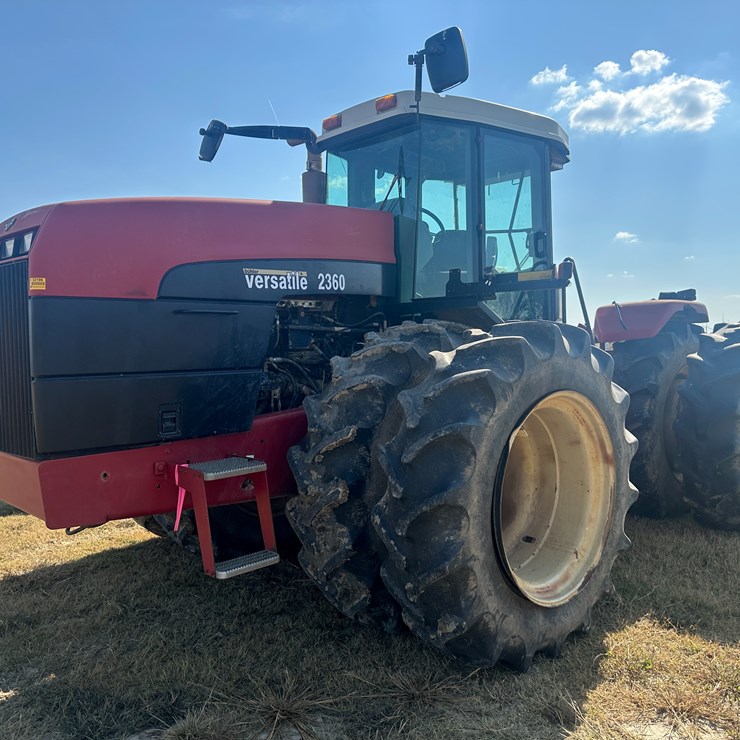 2004 VERSATILE 2360